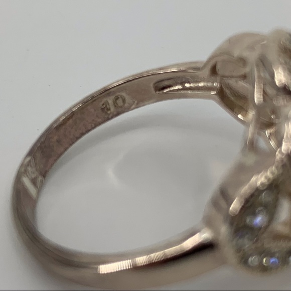 Avon Dazzling Floral Purple Cubic Zirconia Silver Tone Cocktail Ring, 10 - Picture 15 of 15